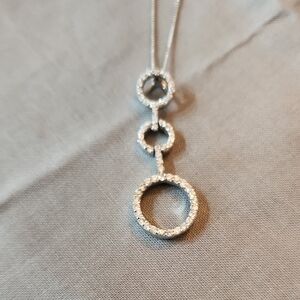 Elegant Triple Circle Pendant Necklace 🛍